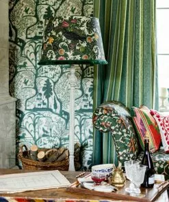 Mind The Gap Rose & Thorn Feketerigo Pendant Light