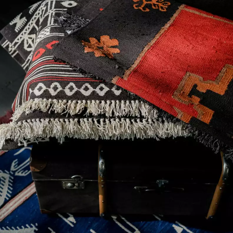 Mind The Gap Yadigari- Anatolia Red Wool Kilim Large Bohemian Dream 7 Mind The Gap Yadigari- Anatolia Red Wool Kilim Large Bohemian Dream