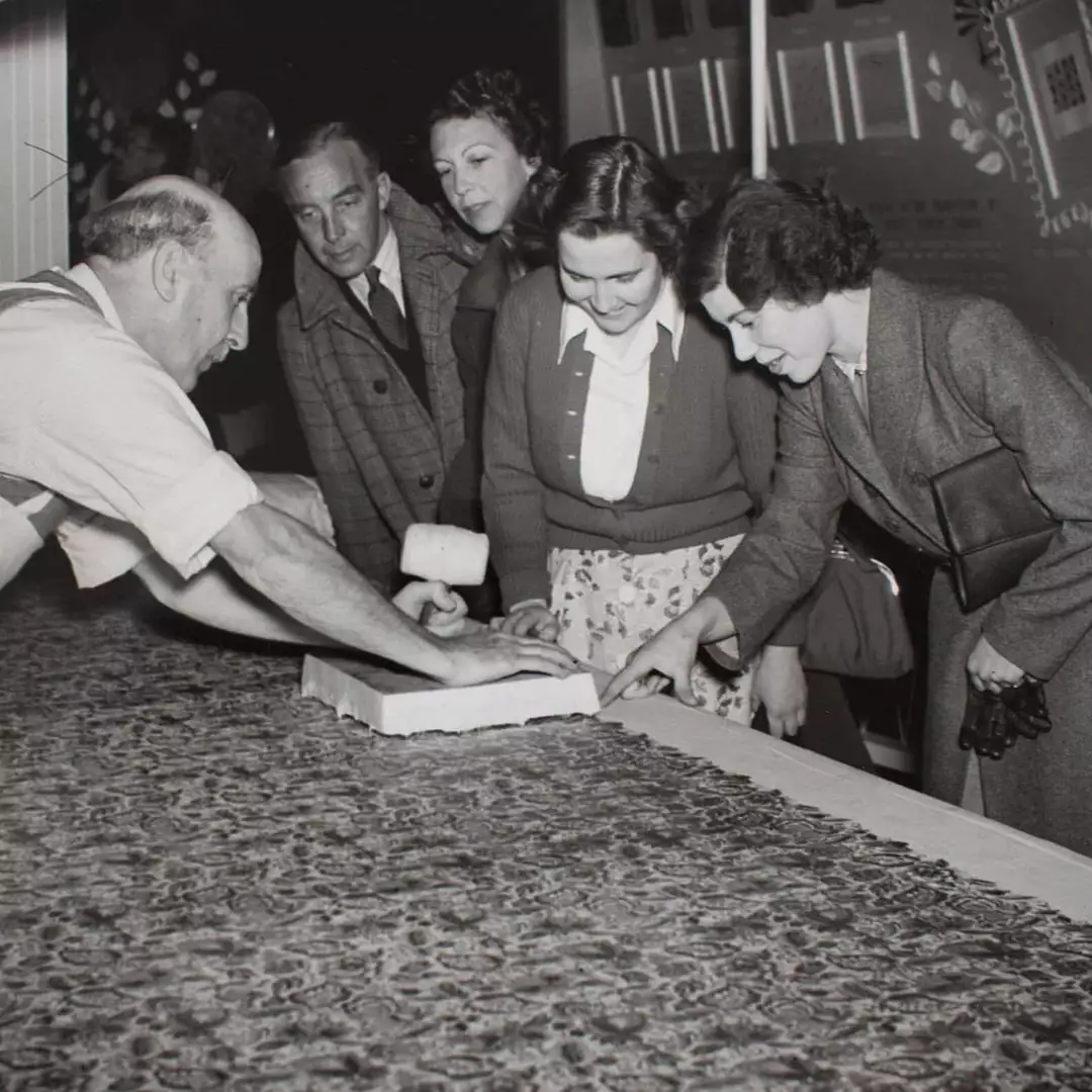 Liberty Fabrics Patricia Wallpaper, Pewter 9 Liberty Fabrics Patricia Wallpaper, Pewter